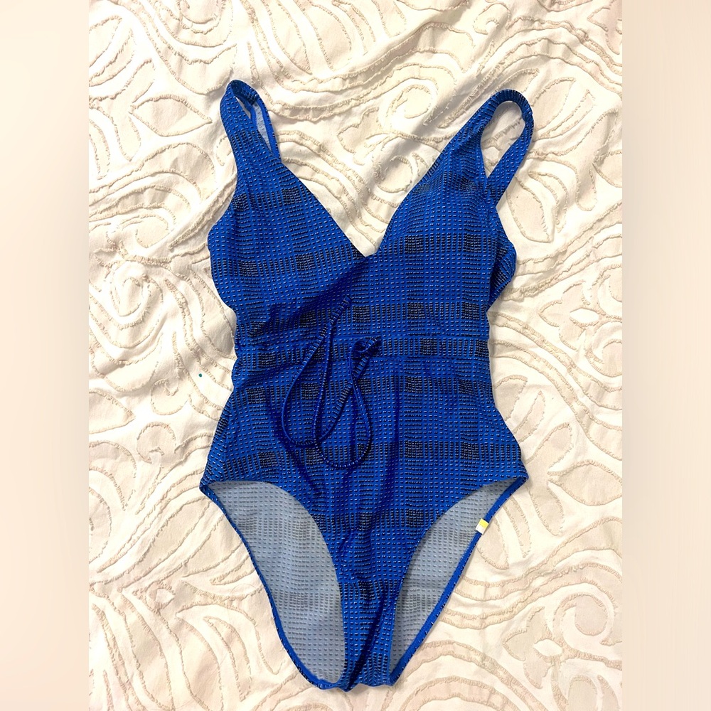 Summersalt backflip one piece swimsuit size 4